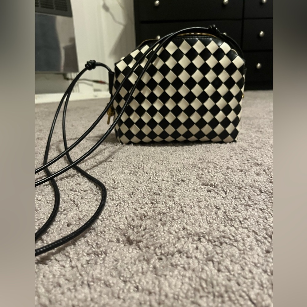 Elegant Checkered Leather Crossbody Bag